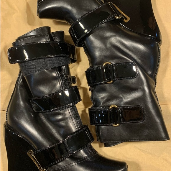 100% Authentic Louis Vuitton Runway Black Leather Wedge Multi Strap Boots - Picture 3 of 12